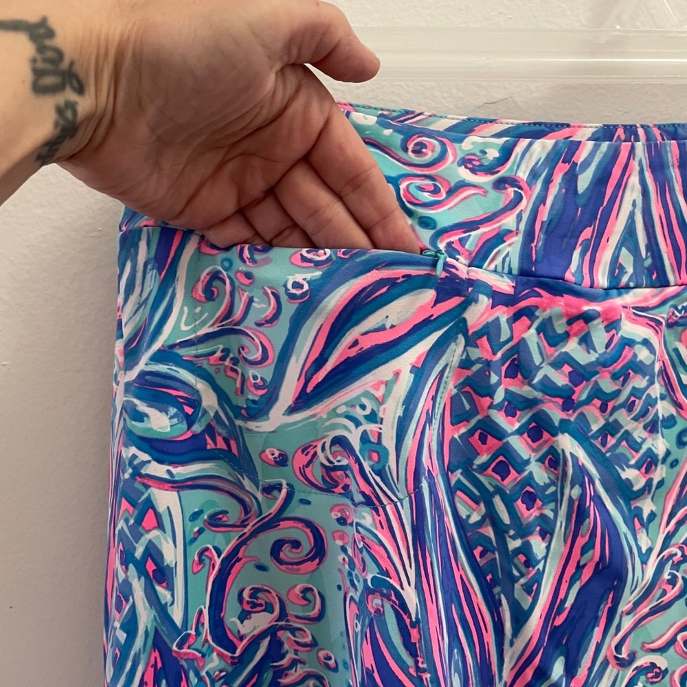Lulu B, Aqua Floral-Print Mini Skirt with Pink & Blue Accents. Sz Small - Picture 2 of 7